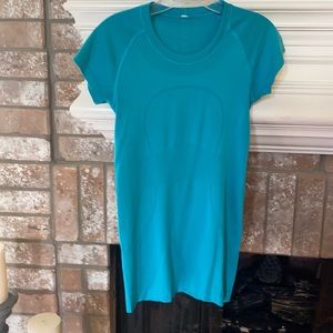 Lululemon Swiftly Tech tee. Size 6.